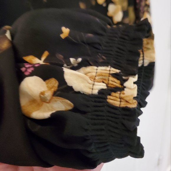 Beautiful blouse - Picture 6 of 6